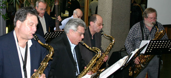 saxes_slanting_2_550.jpg - 70858 Bytes